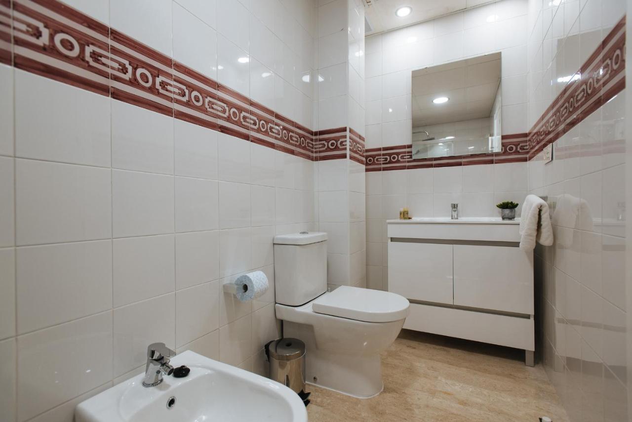 Triana Boutique Free Parking Apartment เซบีญา ภายนอก รูปภาพ
